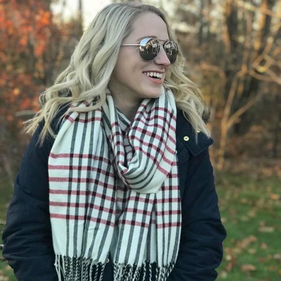 Meet your Posher, Meredith - Picture 1 of 1